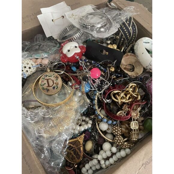 Vintage Jewelry Modern Lot Craft Junk 5 Pounds L1 Most Wearable Or Resellable - Picture 1 of 6